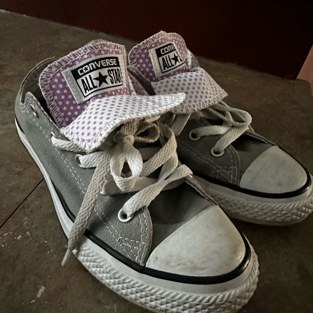 Girls low top converse